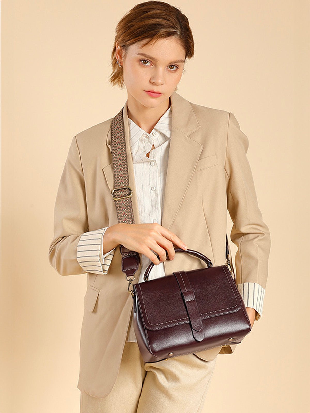 Sac à main femme cuir, bandoulière amovible, format compact, rabat magnétique, design vintage, modèle Junissa - Sac à main - Café