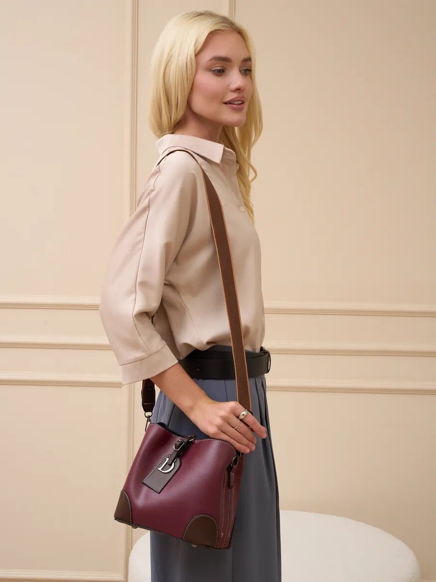 Sac à main femme "D" brillant métallisé, sac bandoulière, format seau, spacieux et organisé, idéal quotidien, modèle Djonia - Sac à main - Bordeaux