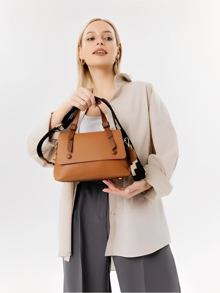 Sac à main femme en cuir, sac bandoulière tendance, petit sac porté main, chic et moderne, modèle Parvati - Sac à main - Camel