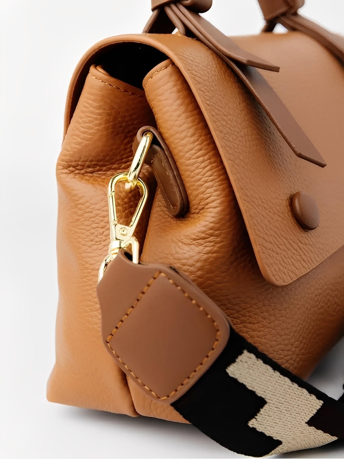 Sac à main femme en cuir, sac bandoulière tendance, petit sac porté main, chic et moderne, modèle Parvati - Sac à main - Camel