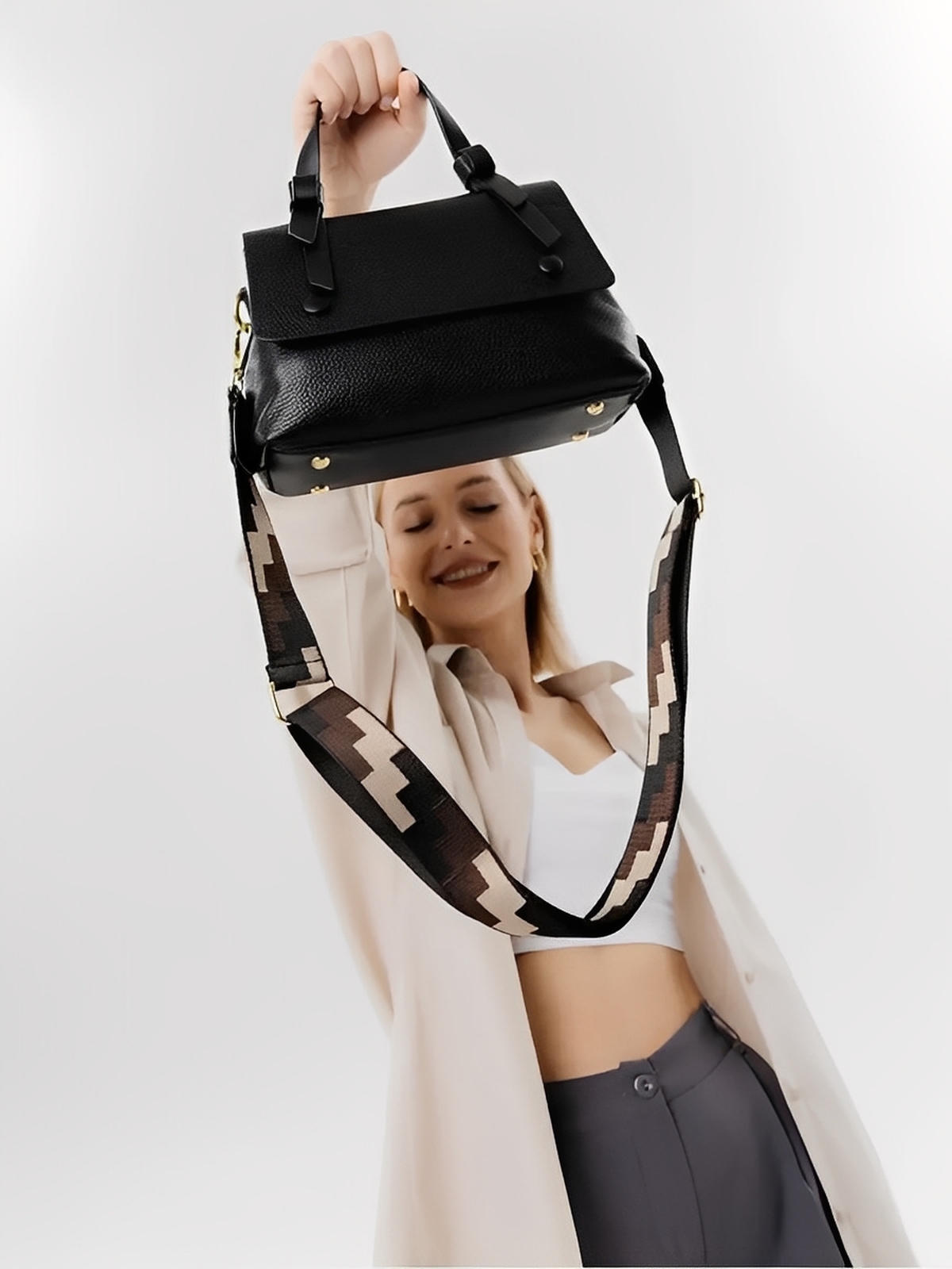 Sac à main femme en cuir, sac bandoulière tendance, petit sac porté main, chic et moderne, modèle Parvati - Sac à main - Noir