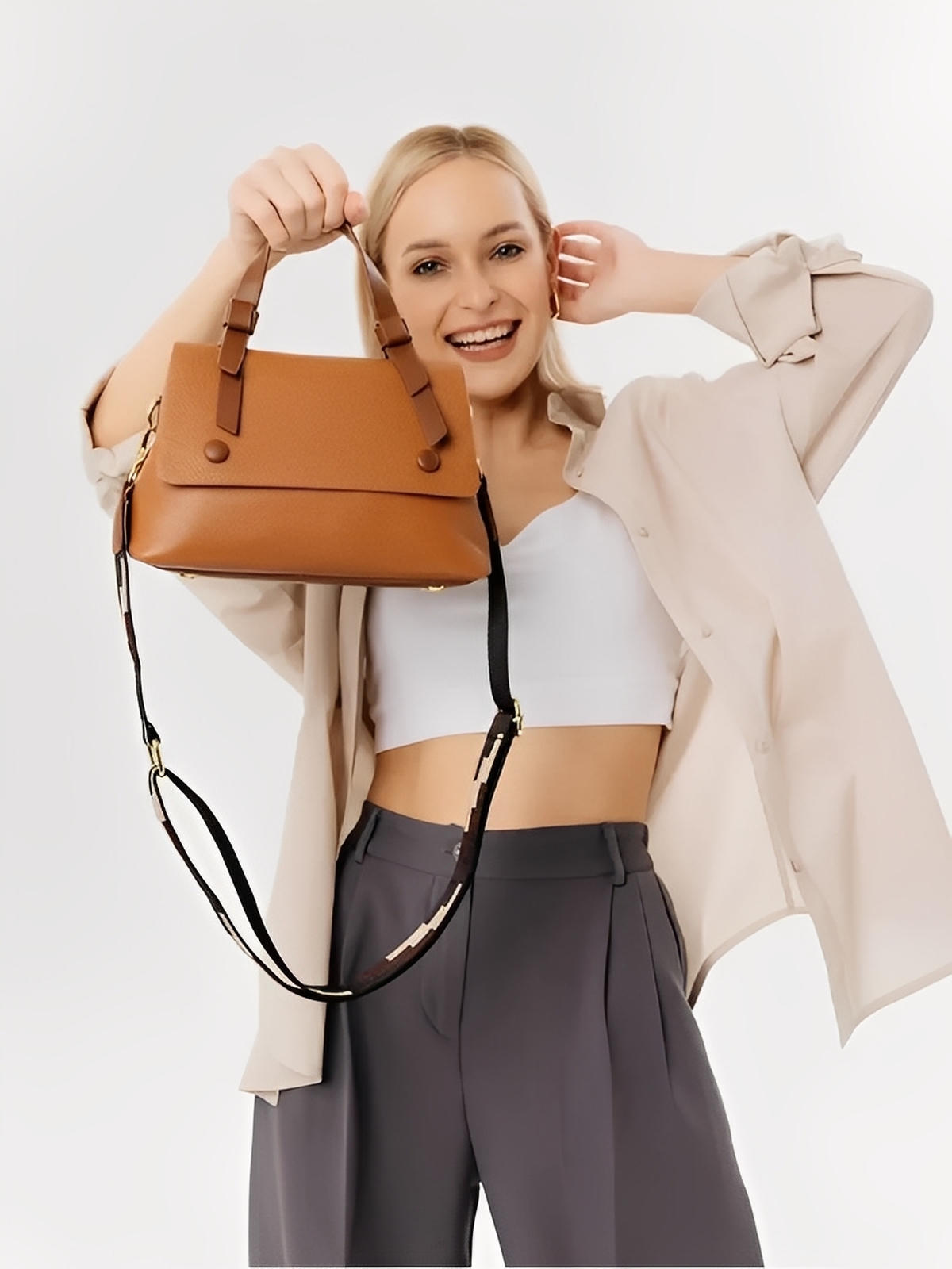 Sac à main femme en cuir, sac bandoulière tendance, petit sac porté main, chic et moderne, modèle Parvati - Sac à main - Camel