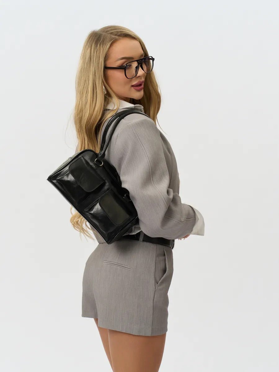 Sac à main, forme rectangulaire, avec poches frontales, simili vegan lisse, porté épaule ou main, chic soirée, modèle Syre - Sac à main - Noir