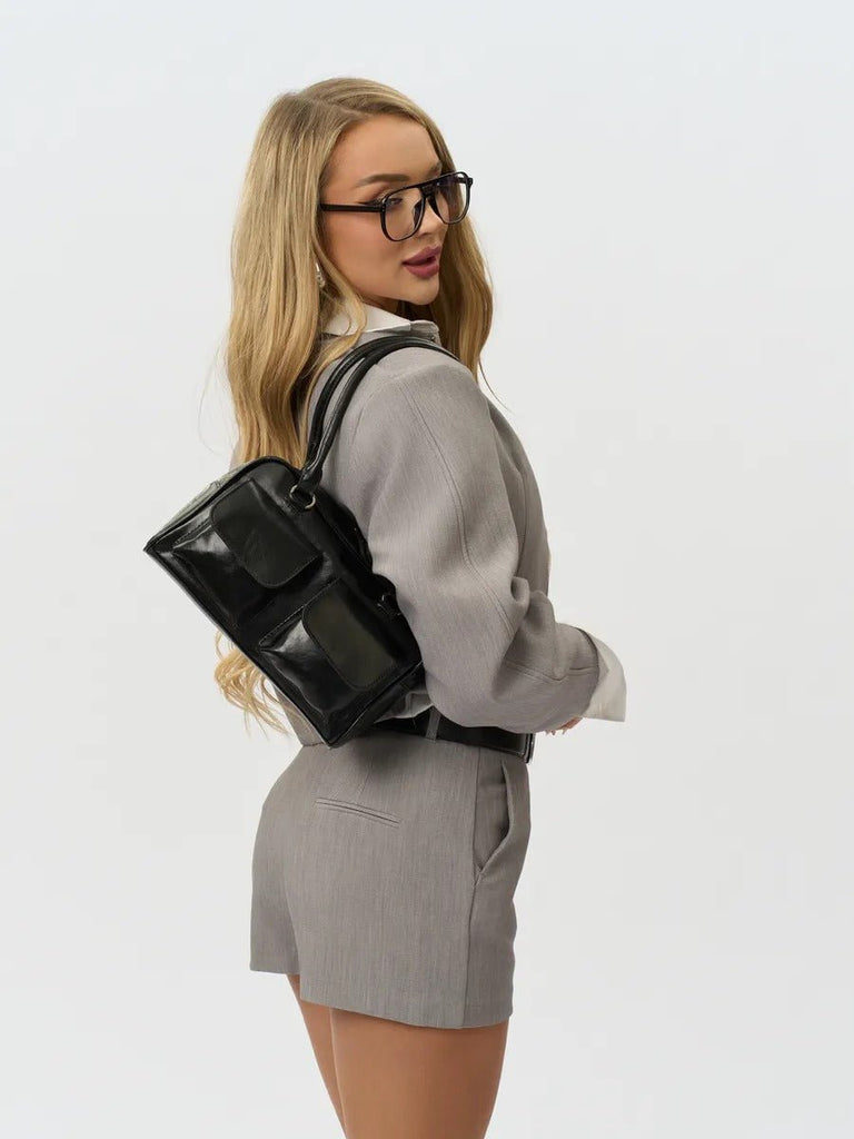 Sac à main, forme rectangulaire, avec poches frontales, simili vegan lisse, porté épaule ou main, chic soirée, modèle Syre - Sac à main - Noir