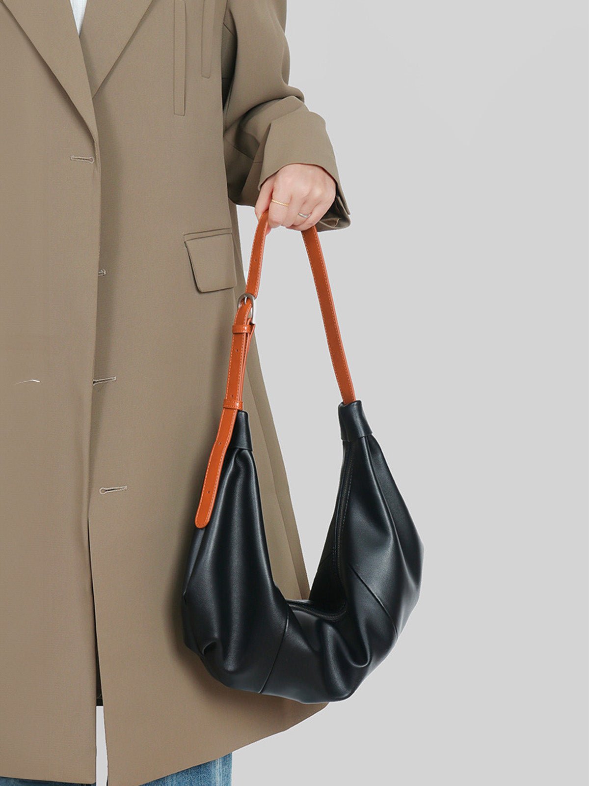 Sac à main hobo cuir souple, sac épaule femme, sac cabas dumpling, sac noir ou jaune, sac design tendance, modèle Ulina - Sac à main - Noir
