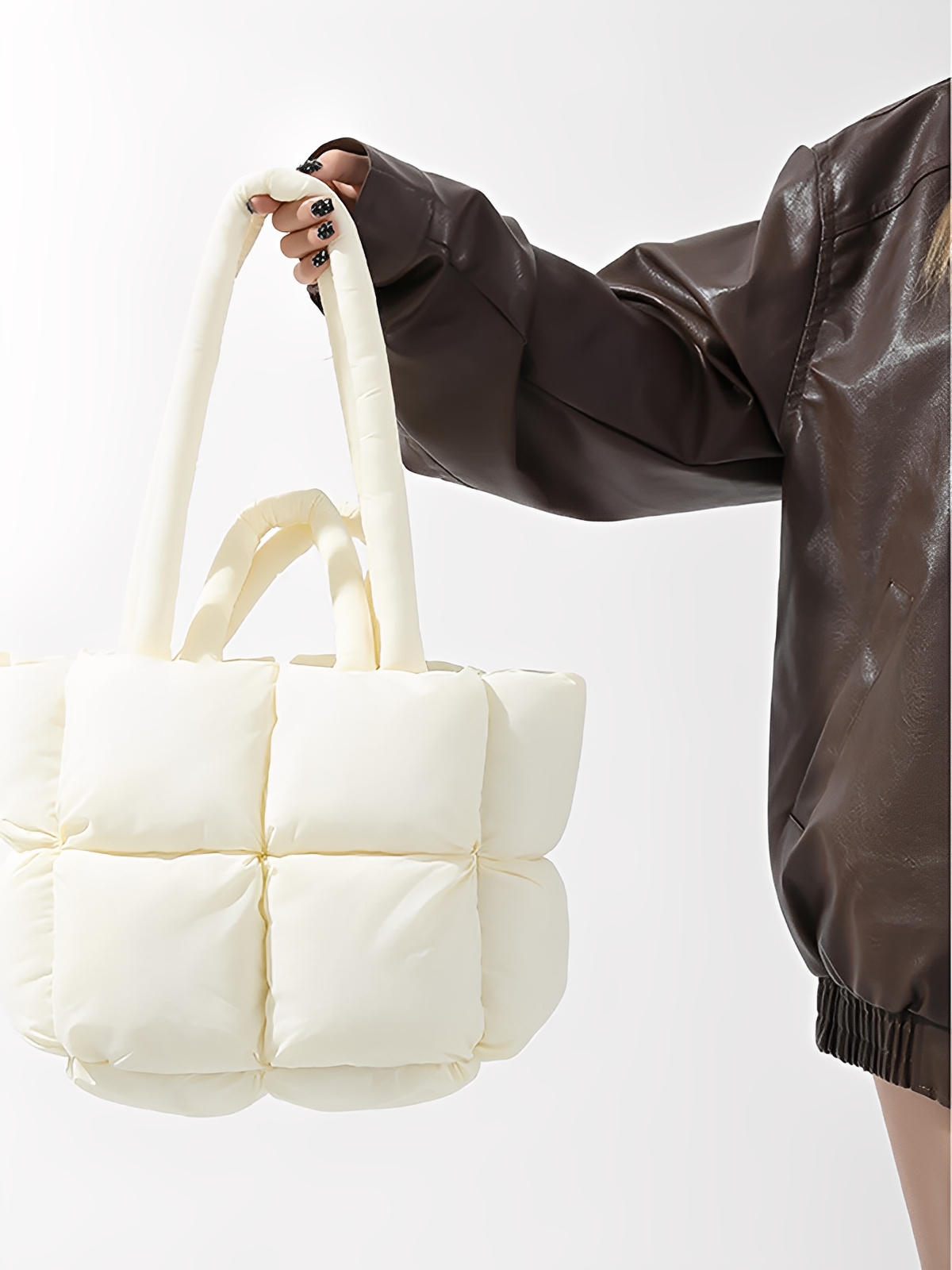 Sac à main matelassé oversize, sac cabas doudoune, fourré léger, sac épaule mode, sac shopping rembourré, modèle Solann - Sac à main - Blanc