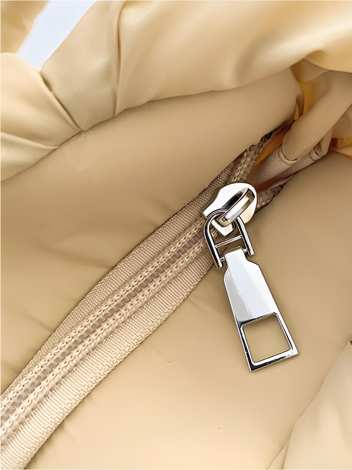 Sac à main matelassé oversize, sac cabas doudoune, fourré léger, sac épaule mode, sac shopping rembourré, modèle Solann - Sac à main - Beige