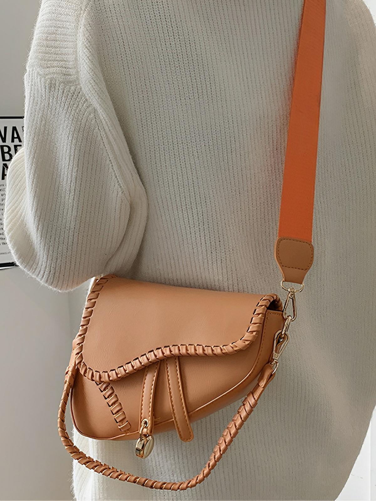 Sac à main tendance, design minimaliste, simili vegan synthétique, format compact, fermeture magnétique, modèle Fabienne - Sac à main - Orange