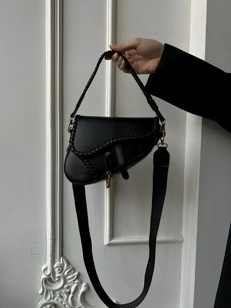 Sac à main tendance, design minimaliste, simili vegan synthétique, format compact, fermeture magnétique, modèle Fabienne - Sac à main - Noir