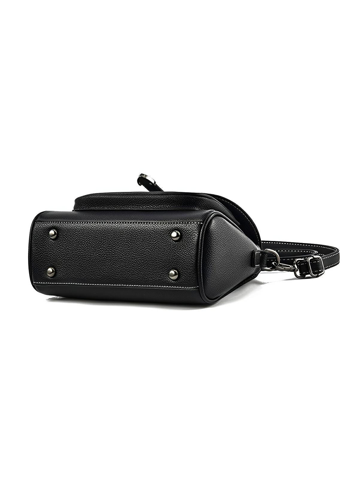Sac à main tendance femme, porté épaule ou main, simili vegan, format compact, modèle Cassandra - Sac à main - Noir