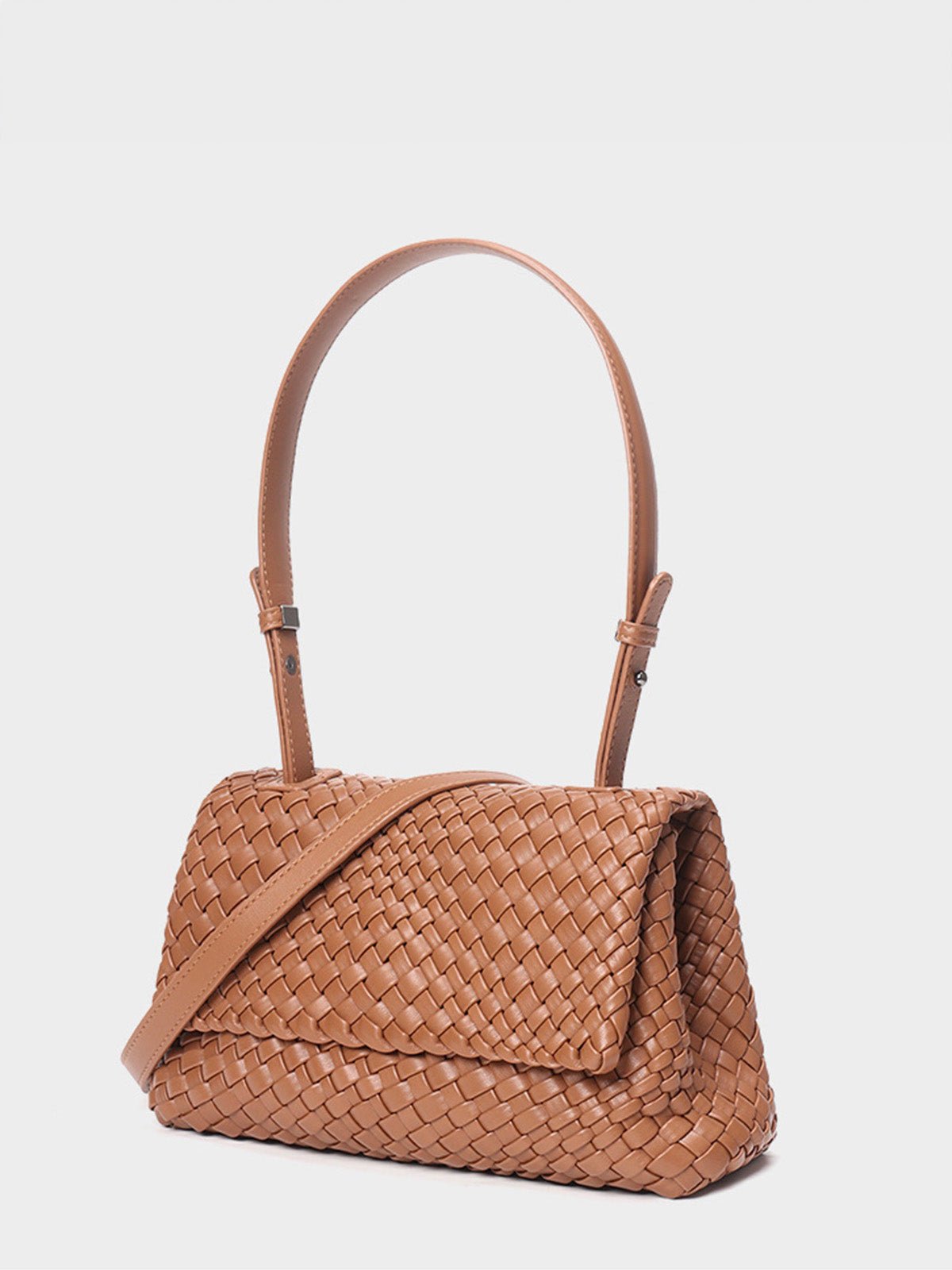 Sac à main tressé, format moyen, porté épaule ou main, simili vegan marron, rabat aimanté, modèle Cherifa - Sac à main - Camel