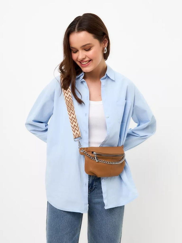 Sac banane femme simili vegan grainé, bandoulière réglable, chaîne métal, pochette zippée, sac porté épaule, modèle Hawise - Sacoche - Camel
