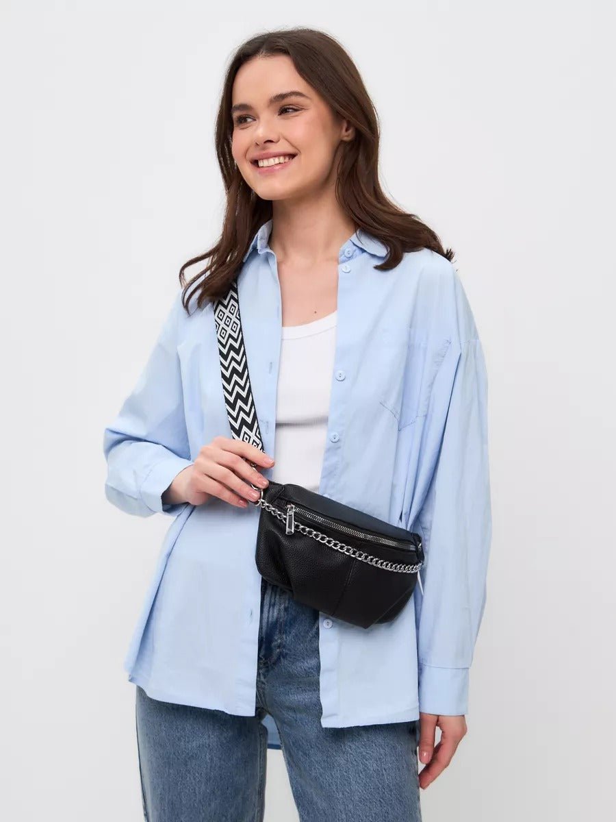 Sac banane femme simili vegan grainé, bandoulière réglable, chaîne métal, pochette zippée, sac porté épaule, modèle Hawise - Sacoche - Noir