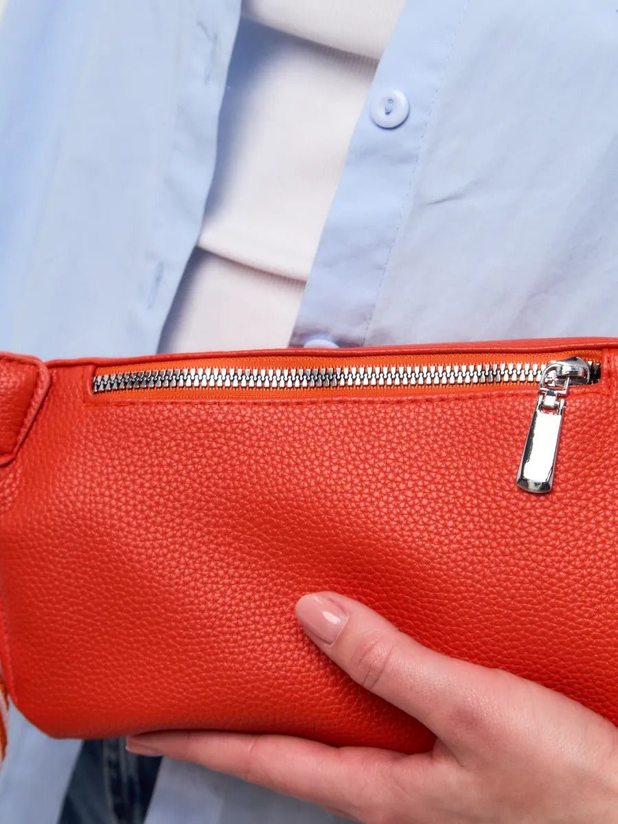 Sac banane femme simili vegan grainé, bandoulière réglable, chaîne métal, pochette zippée, sac porté épaule, modèle Hawise - Sacoche - Orange