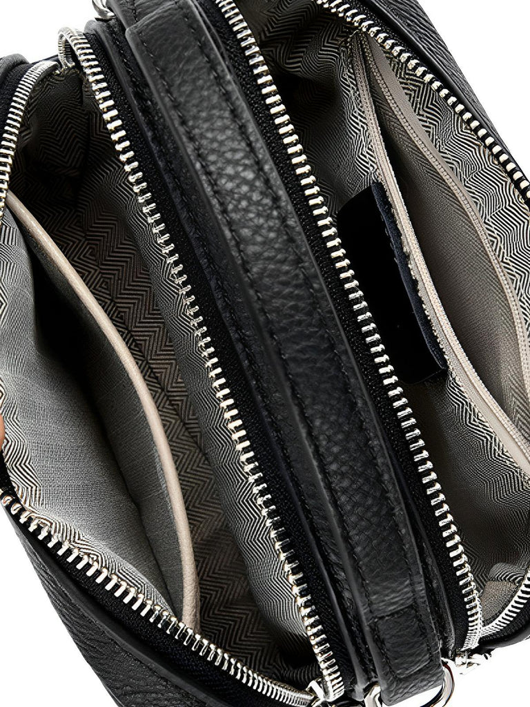 Sac bandoulière femme, en simili vegan véritable, format compact, design structuré, modèle Claudia - Sac Bandoulière - Noir