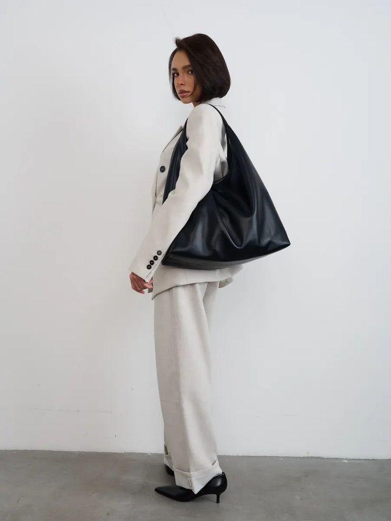 Sac cabas tendance femme, grand format, design minimaliste, simili vegan souple, usage quotidien, modèle Joanny - Sac Bandoulière - Noir