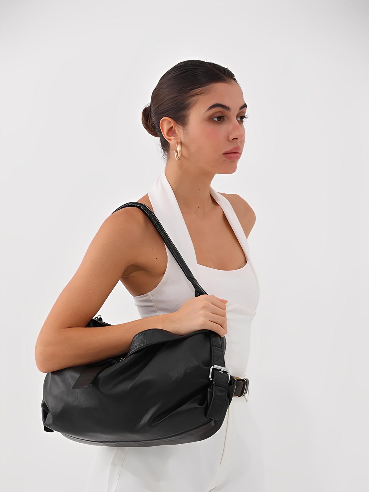 Sac noir en simili vegan souple, bandoulière réglable, grand format, fermeture zippée, style chic, modèle Mariza - Sac à main - Noir