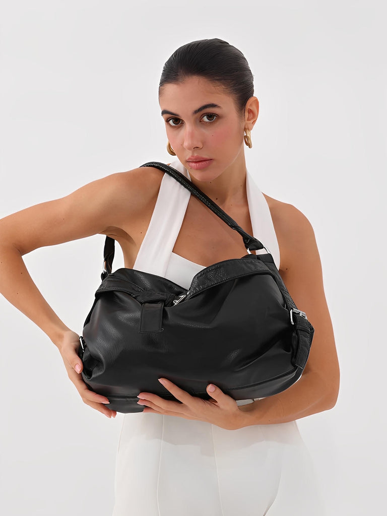 Sac noir en simili vegan souple, bandoulière réglable, grand format, fermeture zippée, style chic, modèle Mariza - Sac à main - Noir