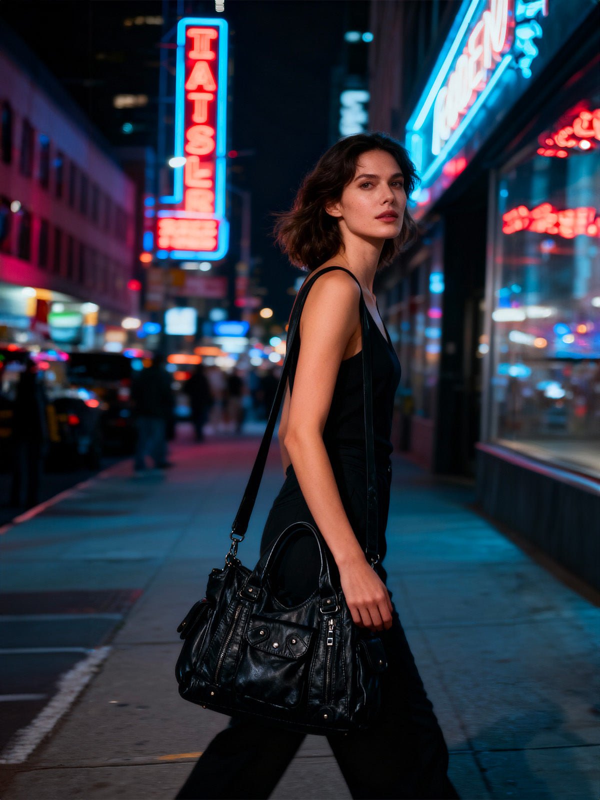 Sac noir femme multi - poches, grand format, porté main et épaule, style biker moderne, modèle Ritane - Sac à main - Noir