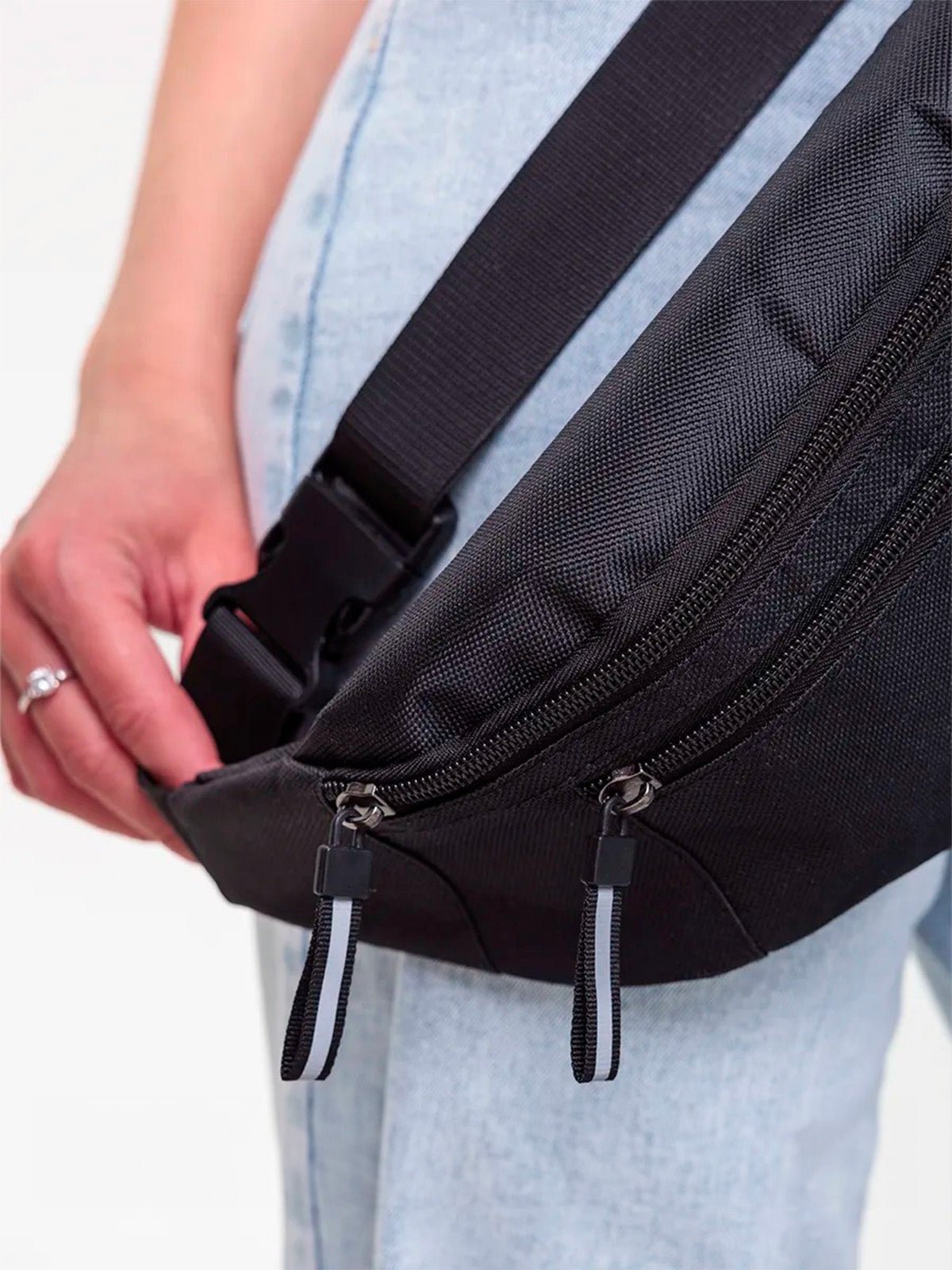 Sacoche banane femme, sac ceinture déperlant, sac poitrine compact, sac travers léger, sac sport randonnée, modèle Vedastine - Sacoche - Noir