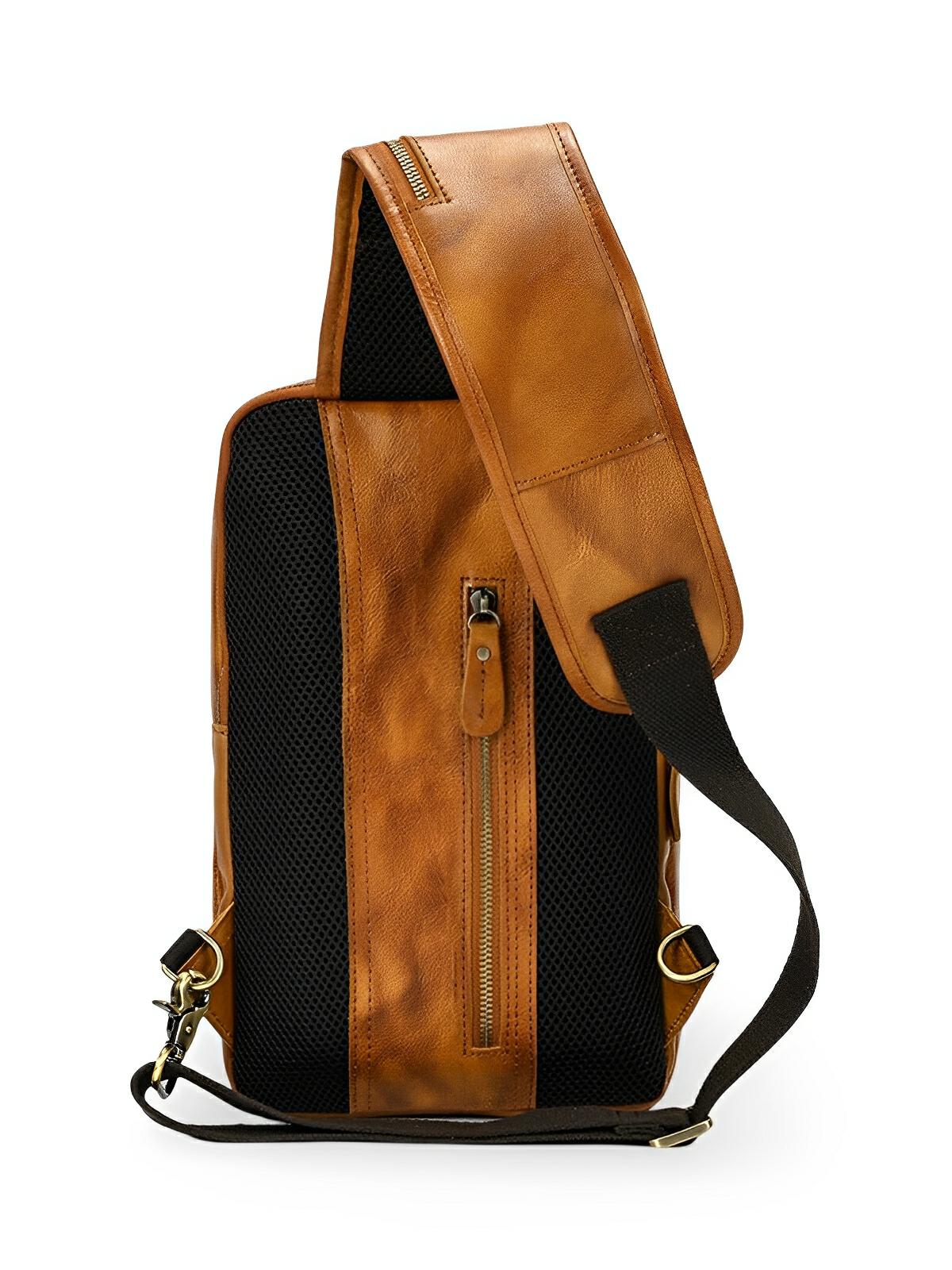 Sacoche bandoulière en cuir, fusion entre mode et fonctionnalité, modèle Émile - Sacoche - Cognac