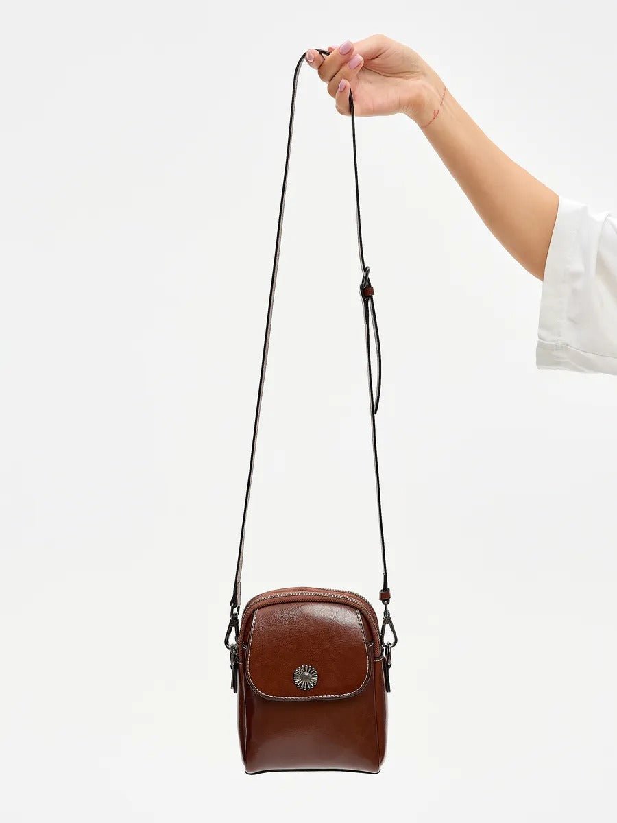 Sacoche bandoulière en cuir, sac porté épaule compact, sac téléphone aimanté, petit sac zippé femme, accessoire mode pratique, modèle Barbel - Sacoche - Marron