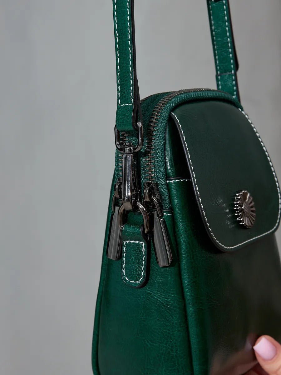 Sacoche bandoulière en cuir, sac porté épaule compact, sac téléphone aimanté, petit sac zippé femme, accessoire mode pratique, modèle Barbel - Sacoche - Vert