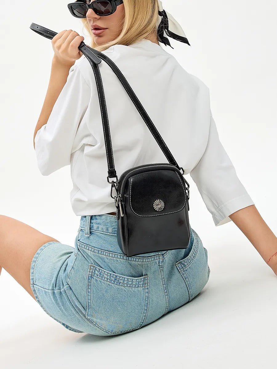 Sacoche bandoulière en cuir, sac porté épaule compact, sac téléphone aimanté, petit sac zippé femme, accessoire mode pratique, modèle Barbel - Sacoche - Noir