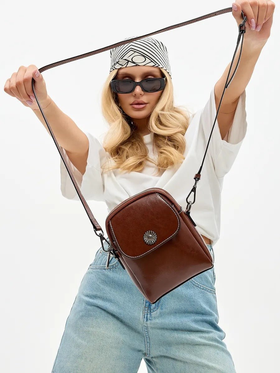 Sacoche bandoulière en cuir, sac porté épaule compact, sac téléphone aimanté, petit sac zippé femme, accessoire mode pratique, modèle Barbel - Sacoche - Marron