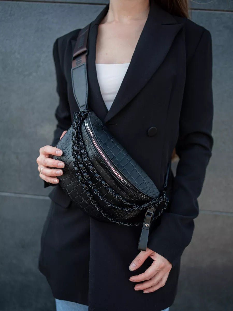 Sacoche femme croco, sac ceinture chaîne noire, sac à bandoulière large, sac imperméable tendance, sac rigide compact, modèle Laurette - Sacoche - Noir