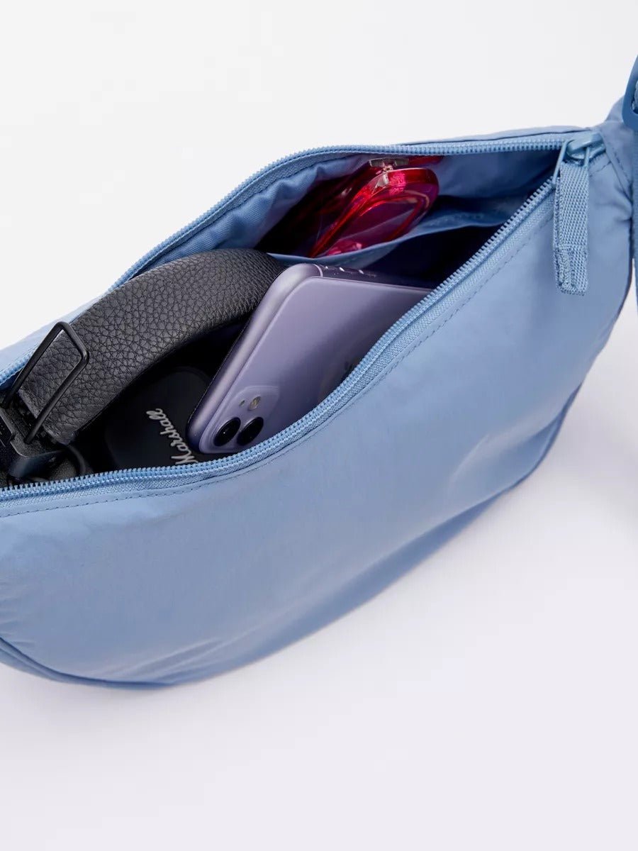 Sacoche nylon femme, sac demi - lune, sac bandoulière léger, sac de poitrine, sac streetwear y2k, modèle Josina - Sacoche - Bleu