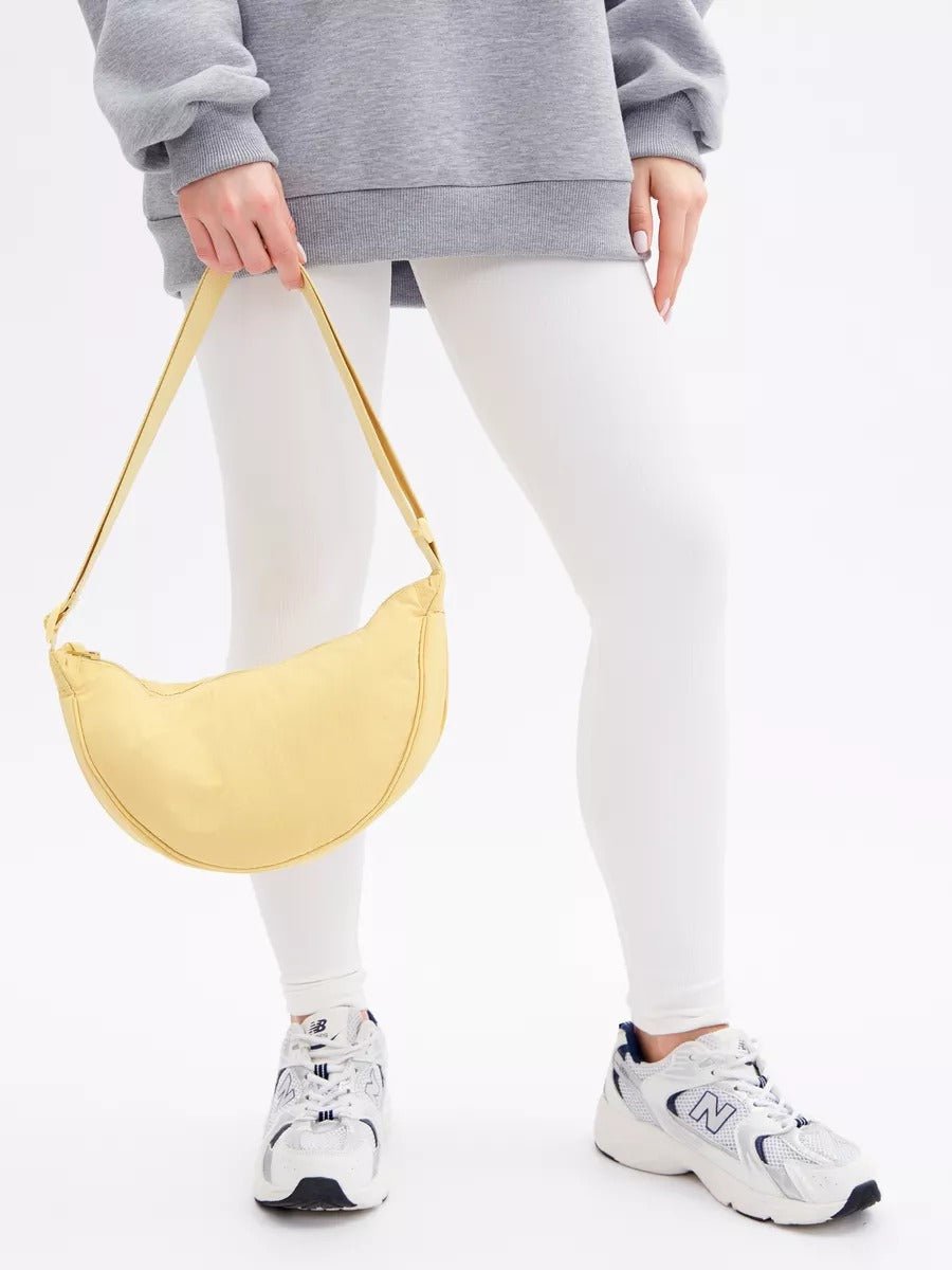 Sacoche nylon femme, sac demi - lune, sac bandoulière léger, sac de poitrine, sac streetwear y2k, modèle Josina - Sacoche - Jaune