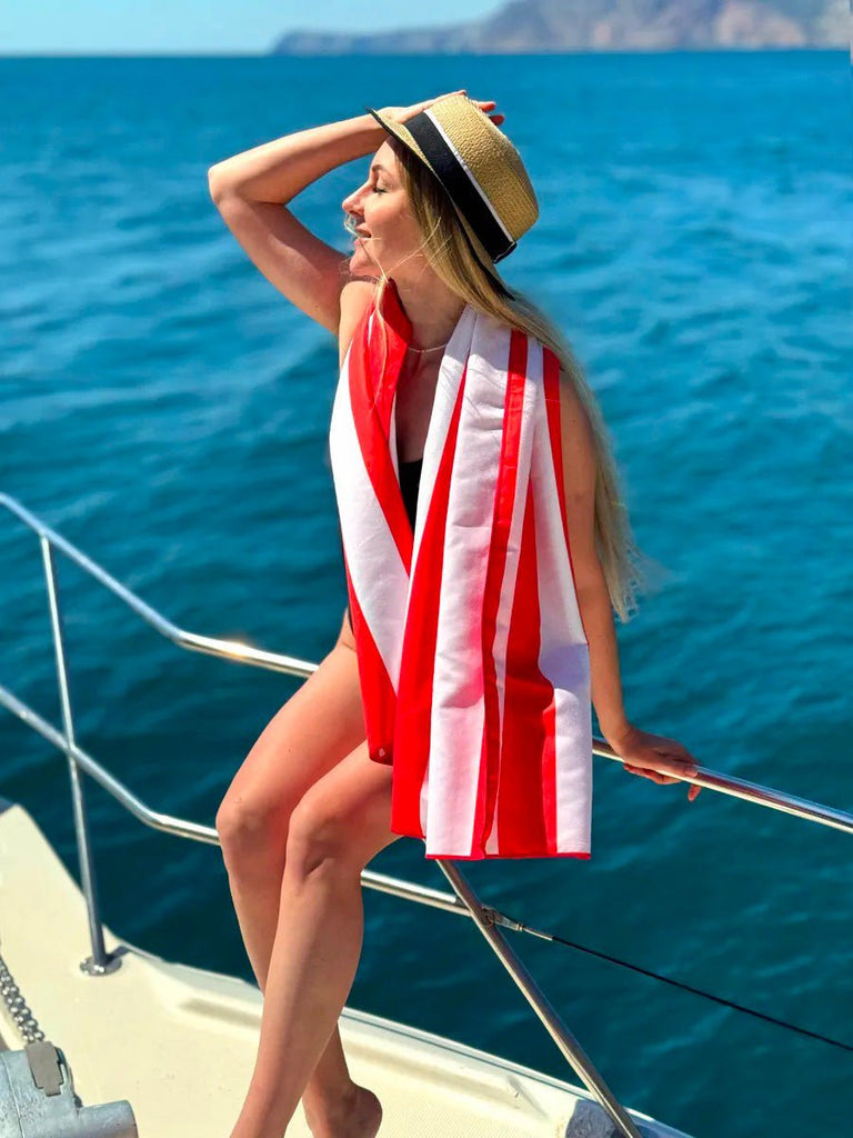 Serviette de plage microfibre, rayée colorée, séchage rapide, légère, 150x70cm, modèle Tynia - Rouge