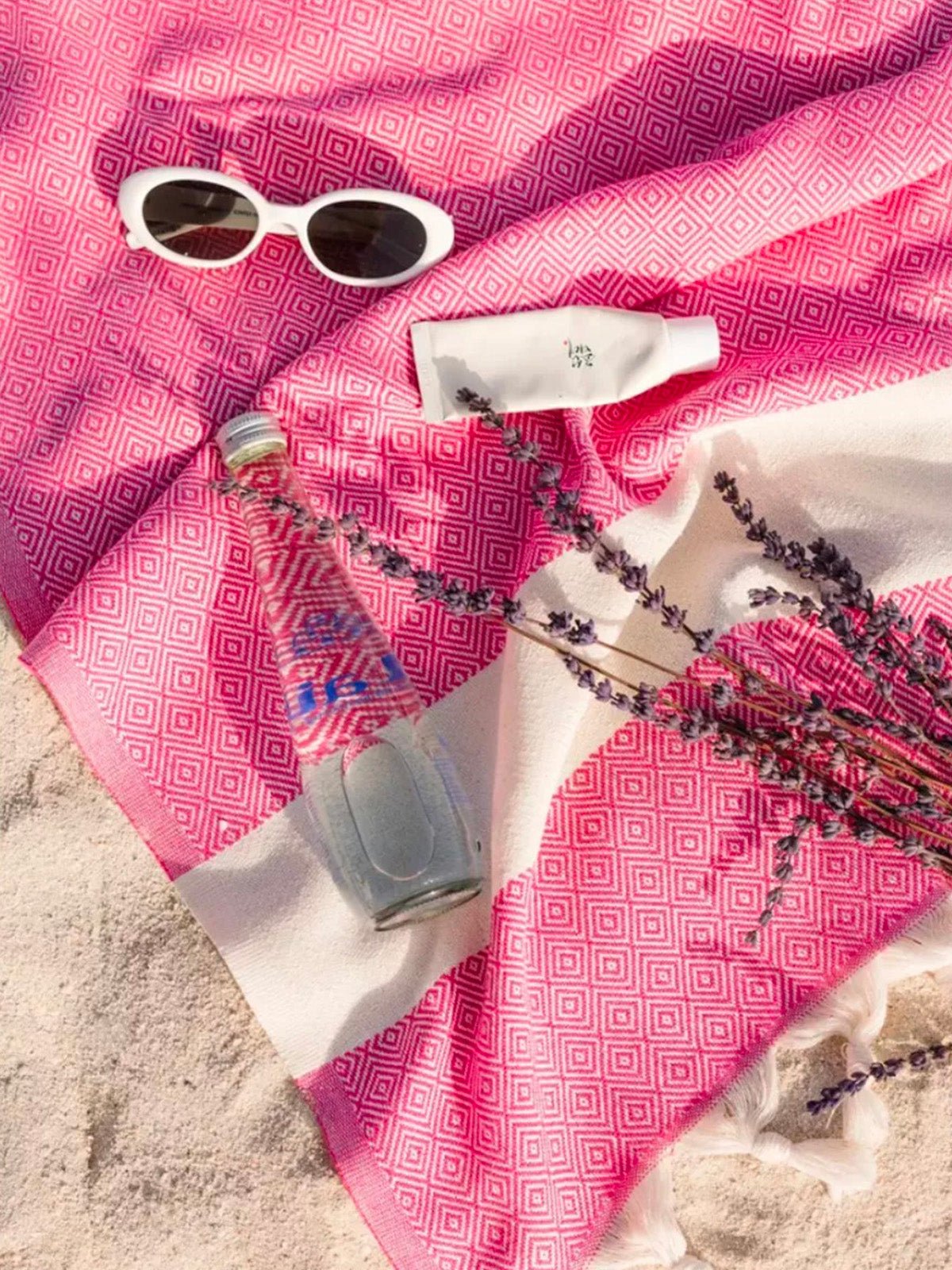 Serviette plage hammam coton, grande taille légère, séchage rapide, motif losange, franges tressées, modèle Ténor - Rose