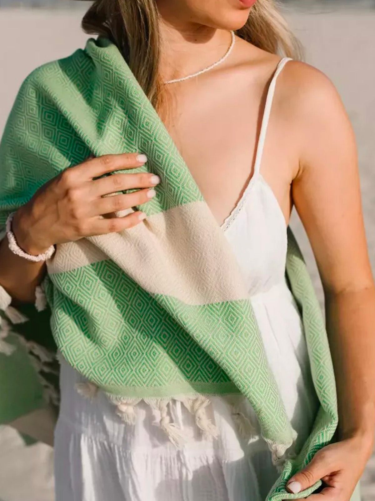 Serviette plage hammam coton, grande taille légère, séchage rapide, motif losange, franges tressées, modèle Ténor - Vert