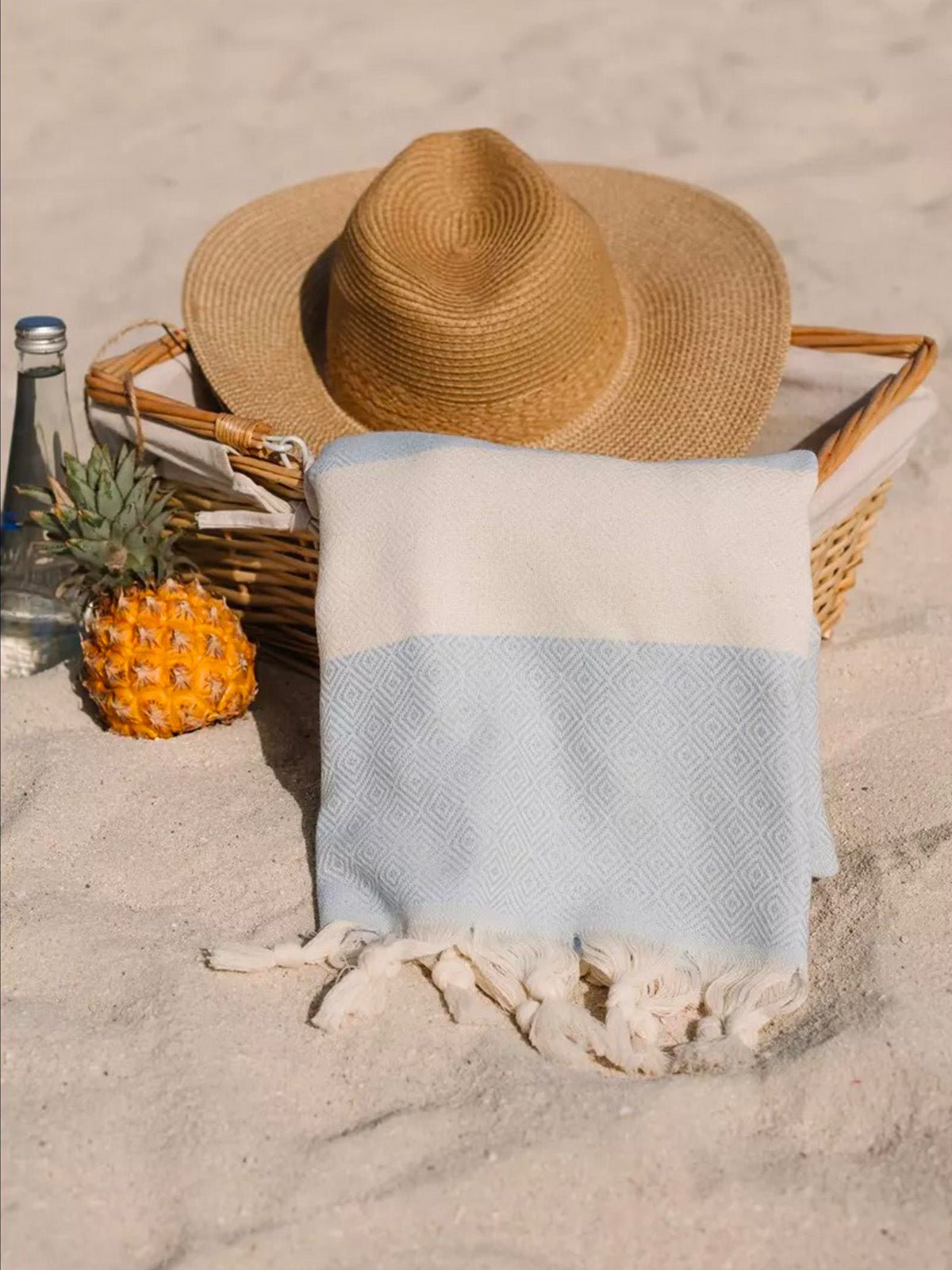 Serviette plage hammam coton, grande taille légère, séchage rapide, motif losange, franges tressées, modèle Ténor - Bleu ciel