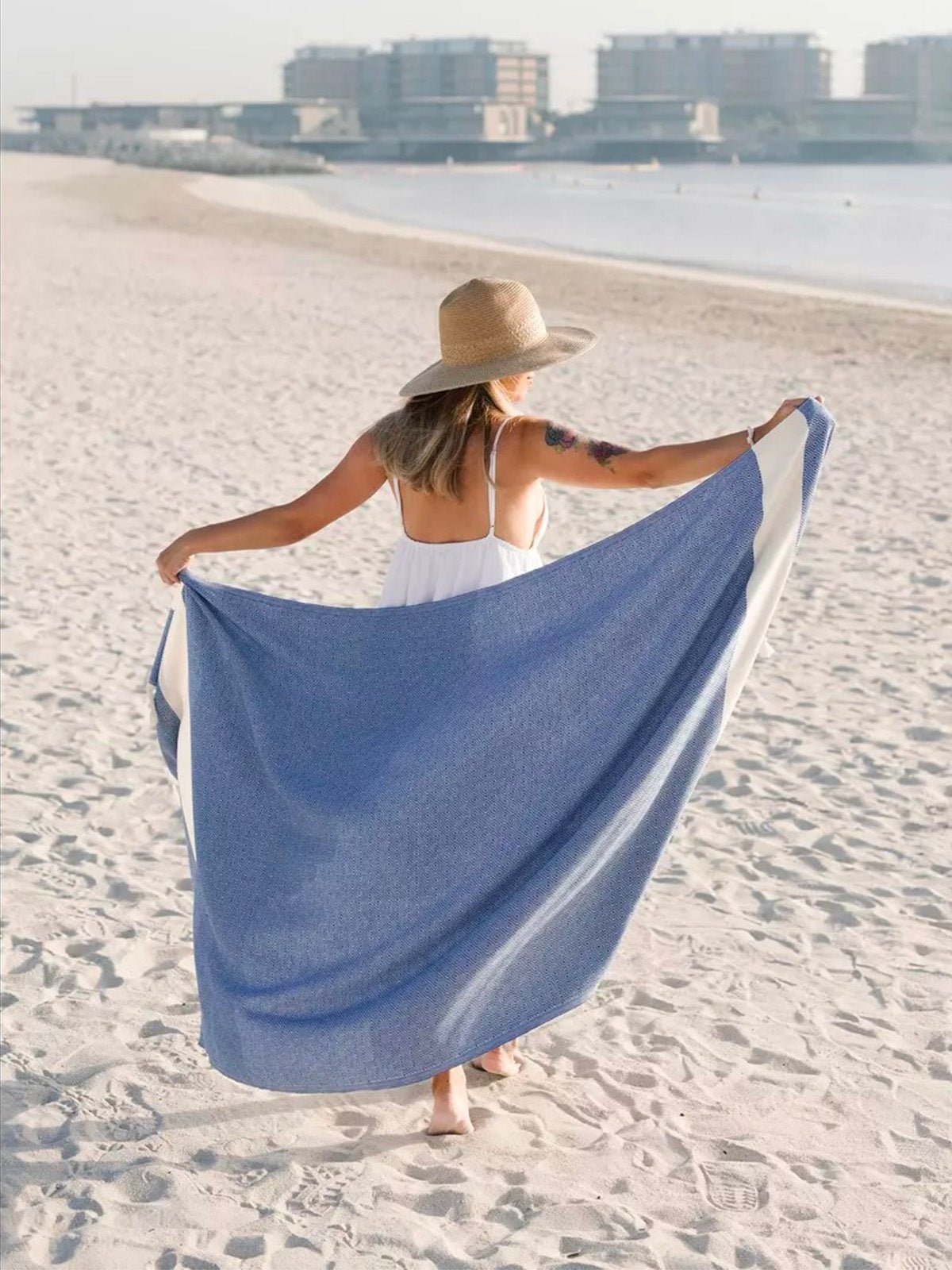 Serviette plage hammam coton, grande taille légère, séchage rapide, motif losange, franges tressées, modèle Ténor - Bleu foncé