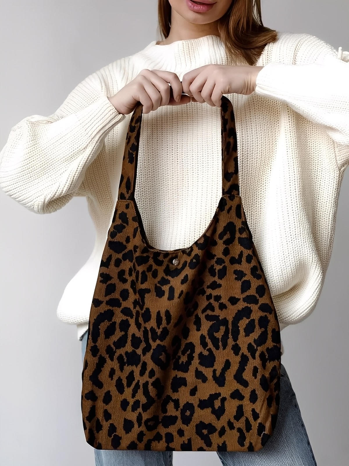 Tote - bag léopard, sac épaule femme, sac de plage velours, sac souple léger, sac imprimé animalier, modèle Aline - Sac à main - Léopard