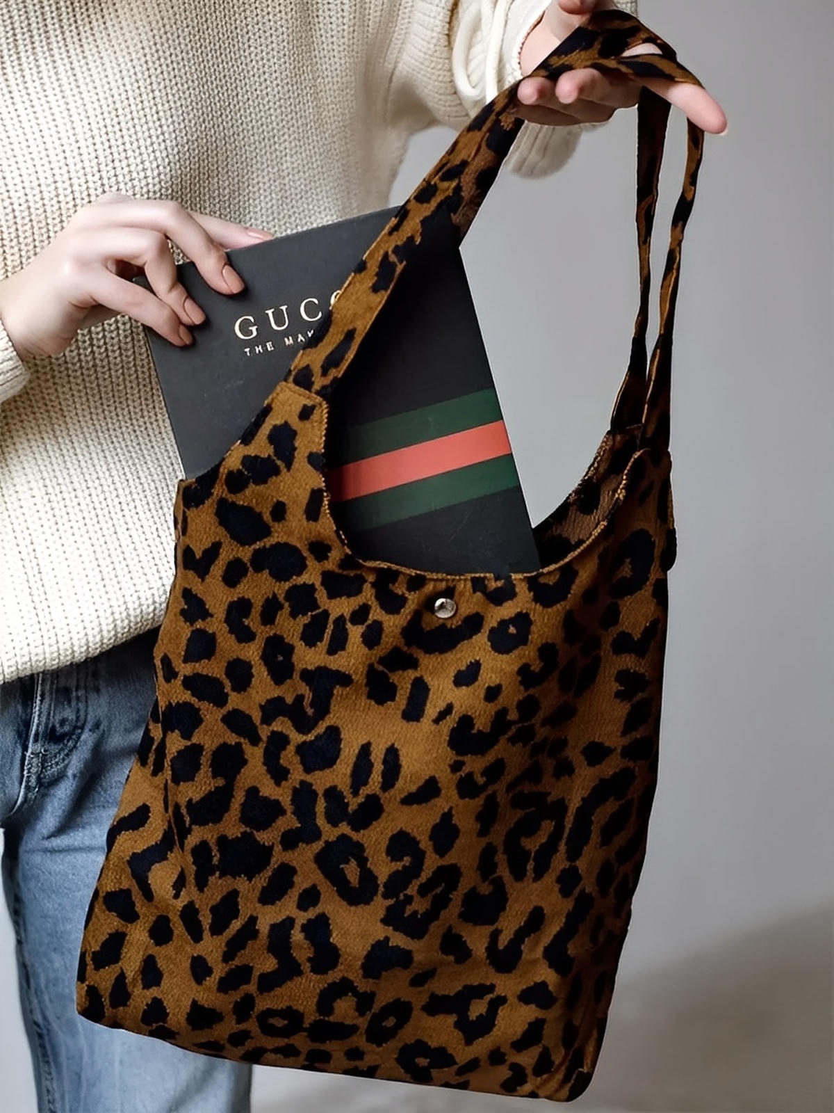 Tote - bag léopard, sac épaule femme, sac de plage velours, sac souple léger, sac imprimé animalier, modèle Aline - Sac à main - Léopard