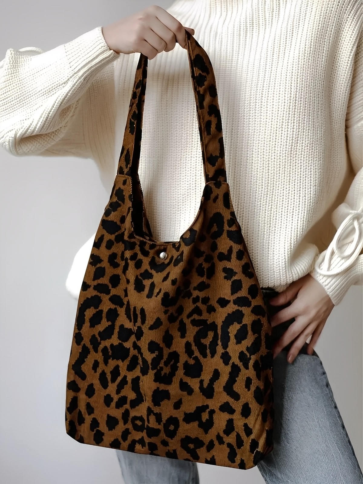 Tote - bag léopard, sac épaule femme, sac de plage velours, sac souple léger, sac imprimé animalier, modèle Aline - Sac à main - Léopard