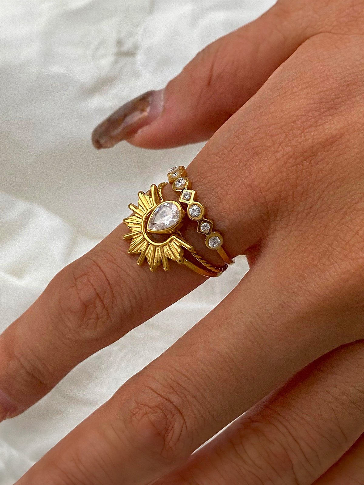 Trio de bagues soleil, bague goutte zircon, bague fine torsadée, bague sertie, dorée en acier inoxydable, modèle Alana - Bague - Or